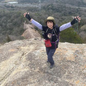 始めから？怖かった〜😅
最後はもう覚悟して登りきった👍

岩稜帯🪨のオレンジ色🟠
何か不思議でした？
調べてみたらダイダイゴケの一種とわかりました。