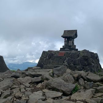 根子岳山頂登頂