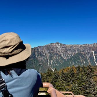 正面に笠ヶ岳🏔️ 👉抜戸岳🏔️🤩
🥸「この絶景💙✨自称“晴れ女👩‍🦰“に感謝🙏」