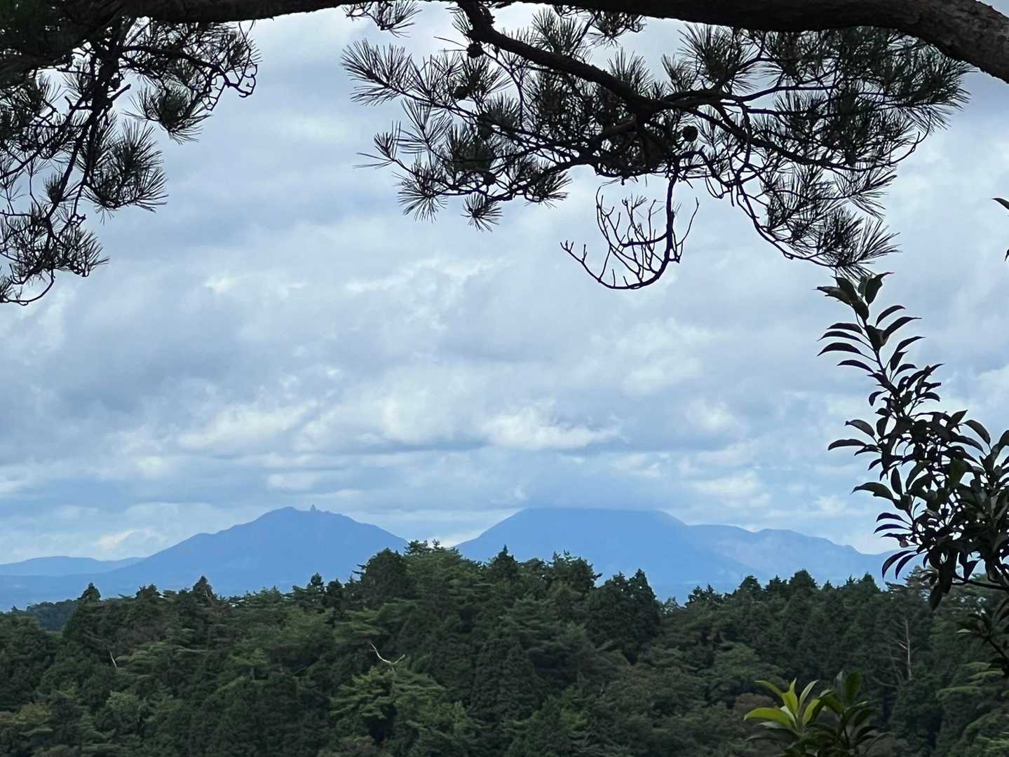 四辻峠-雨乞岳-烏帽子岳-鎧ヶ岳 周回コースの写真