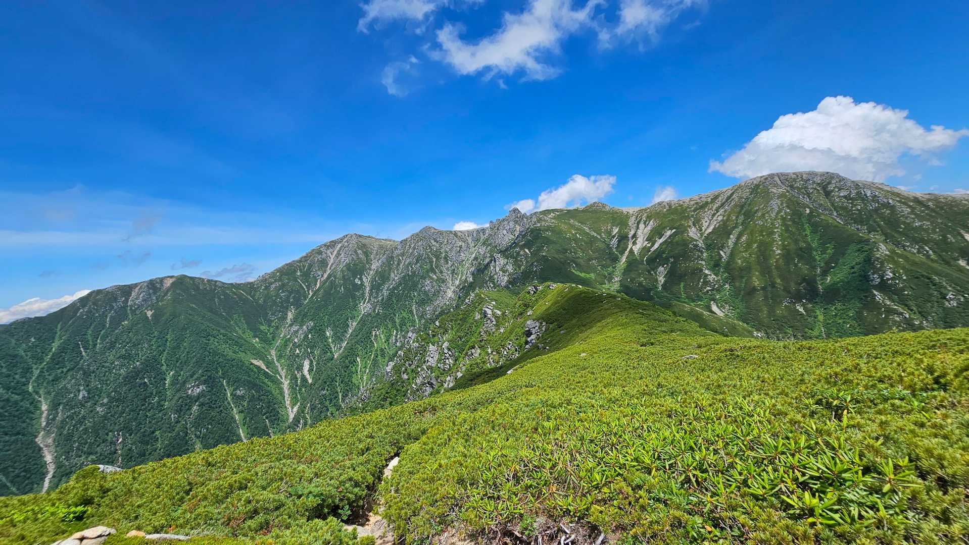木曽駒ケ岳登頂はYAMAP始める前🗻
またピーク取りに行かないとな～
右はさっきまでいた島田娘🗻