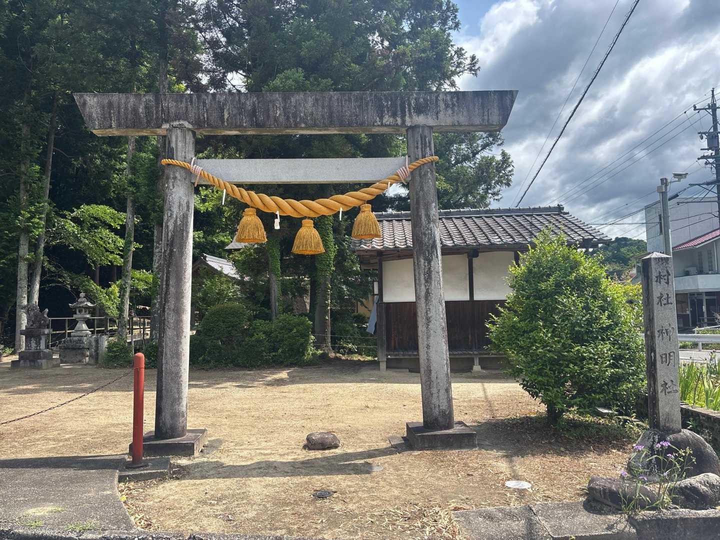                         鳥居⛩️の奥に御手洗