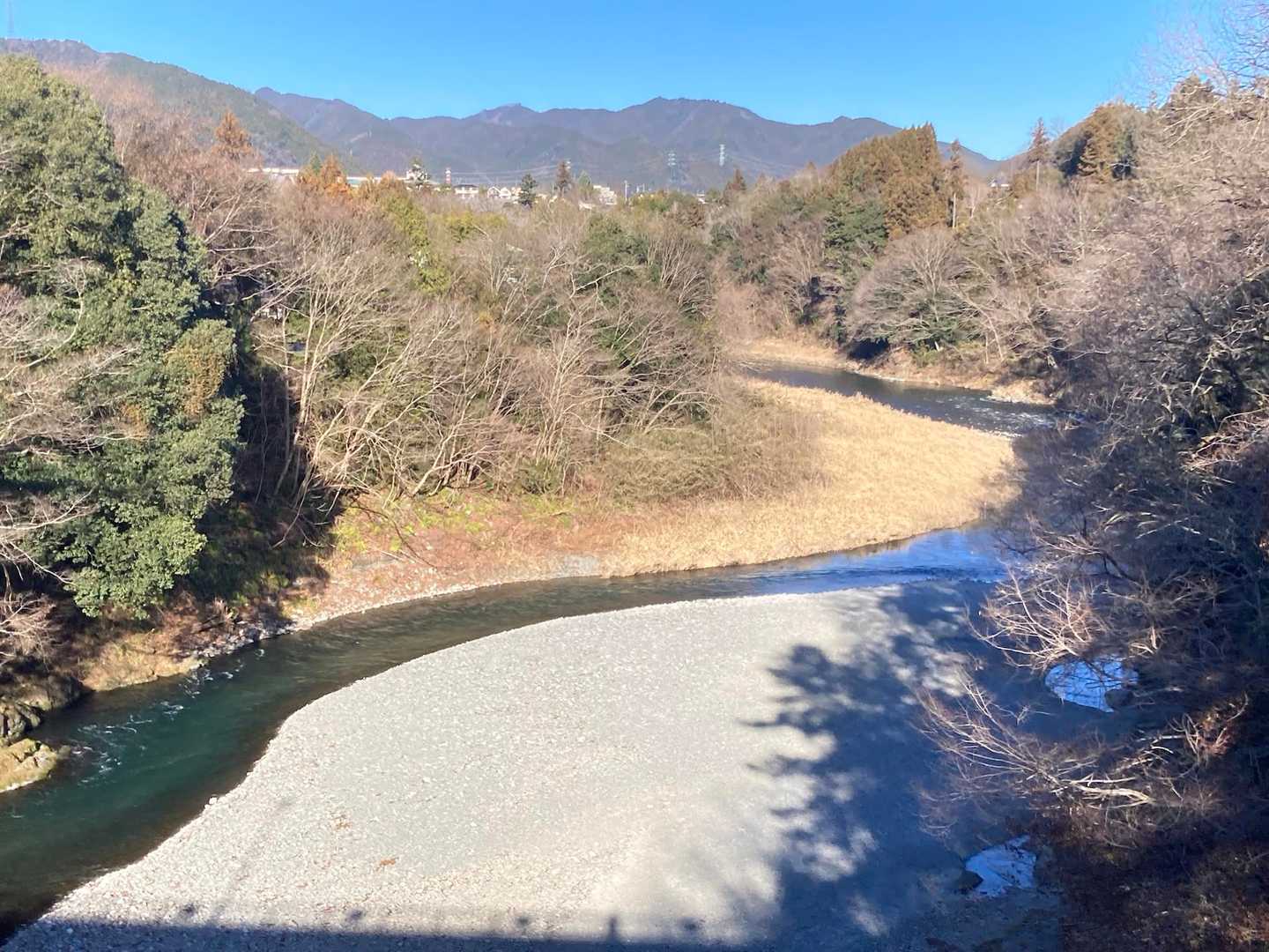 宮ノ平駅から舗装道路をしばらく歩きます　風もなくのんびり行くよ
