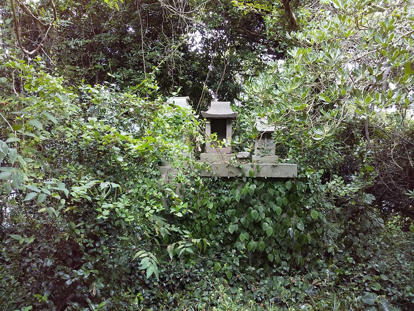弁天山山頂🎶祠があります😃 