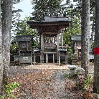 2日目下山は快調👍
田の原駐車場まで戻って
直ぐ裏にある三笠山も
ピークゲットして終了です🙌

剣ヶ峰までの登りは辛かったけど
ゆっくり歩いた2日間，小屋泊ならではの素晴らしい景色を3人で堪能出来てとても楽しかったです😊
kazuさん・モナさん
ありがとうございました🙇‍♀️