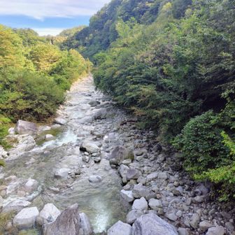 ながぁ〜いながぁ〜い登山道を下りて尾白川に架かる橋を渡ればもうすぐ駐車場です
念願の甲斐駒ヶ岳
zukoちゃん、グレーさんご一緒有り難う御座いました
日百達成者お二人と共に歩けた私は間違い無く贅沢者です😄
