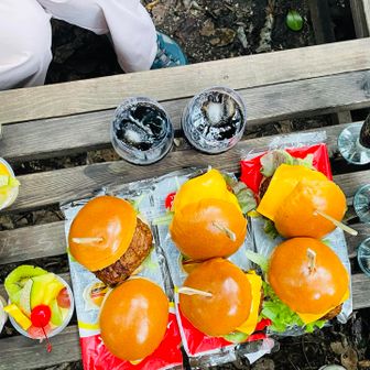 ハンバーガーには
coke✨
