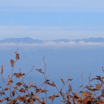 博士山山頂より飯豊連峰