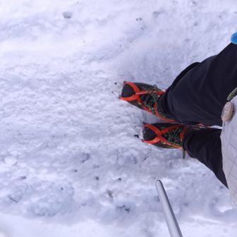 リハビリなのにしっかり雪山に
登って、12本アイゼン疲れるw
東北住んでたときはチェンスパ
そんなに使わんから持ってなし
モンベル本山店で買ったですよ！