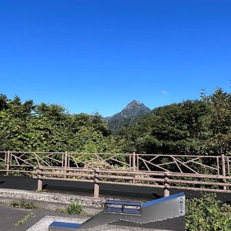 石鎚山をバックに📸