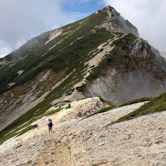 まずは唐松岳頂上へ