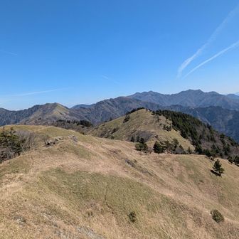 落合峠方向🤩頂上でランチ・オヤツタイム😋
