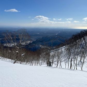 それでは今日のお楽しみ。この斜面を降りて行きます。