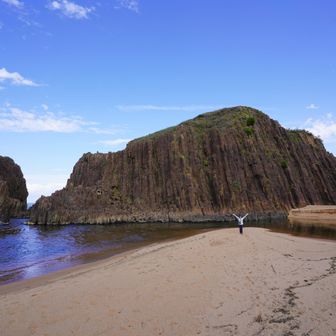 安山岩の巨大な岩石「立岩」。
京丹後市のシンボルです！