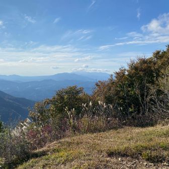 千軒平からの眺望（西）
大山は雲の中。その南の烏ヶ山は良く見えた。