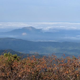 有珠山 小さく昭和新山