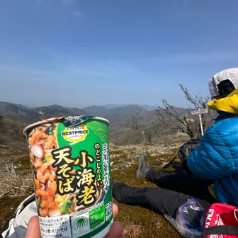 めっちゃ気持ち良い場所だし、小腹も空いたからここでお昼！そば最高✨