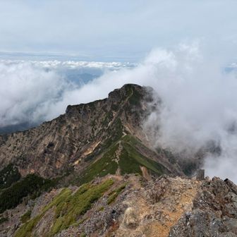 夏のように雲が上がってくる。