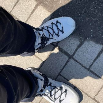 NEWシューズです。ちょっと汚れが目立ちやすい色です。