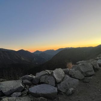 日が登る
双六岳目指す