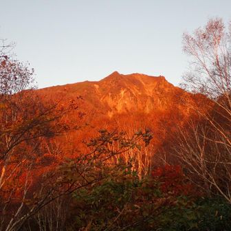 沼ノ平から、モルゲンロートな磐梯山。
かっこいい✨