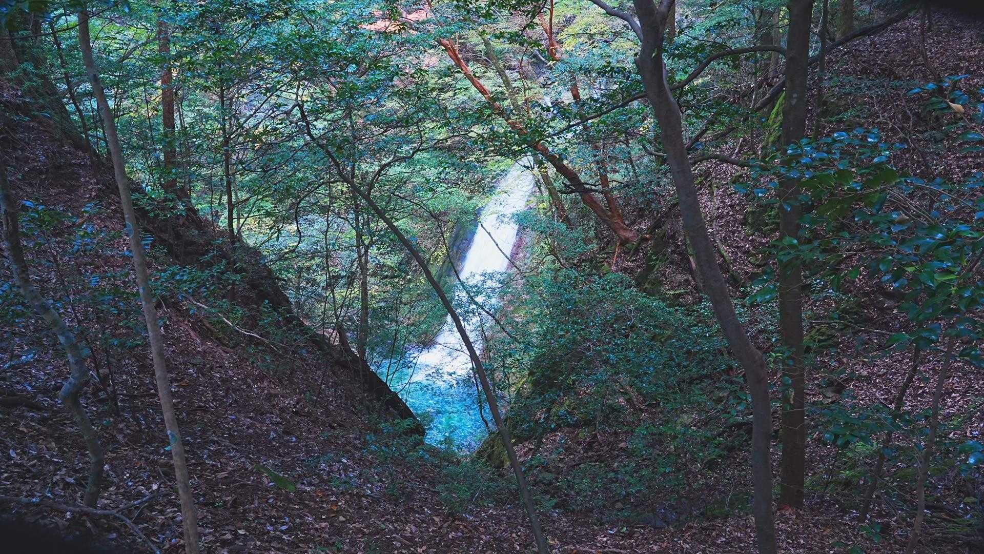 九折越下山中の滝