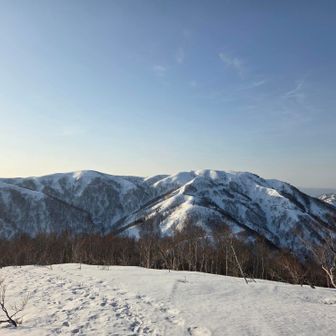 仁王山から北白木峰と白木峰🏔️
遠いようで急登がないので意外に近い、大地山～初雪山の⅔弱くらいでしょうか(体感的に)