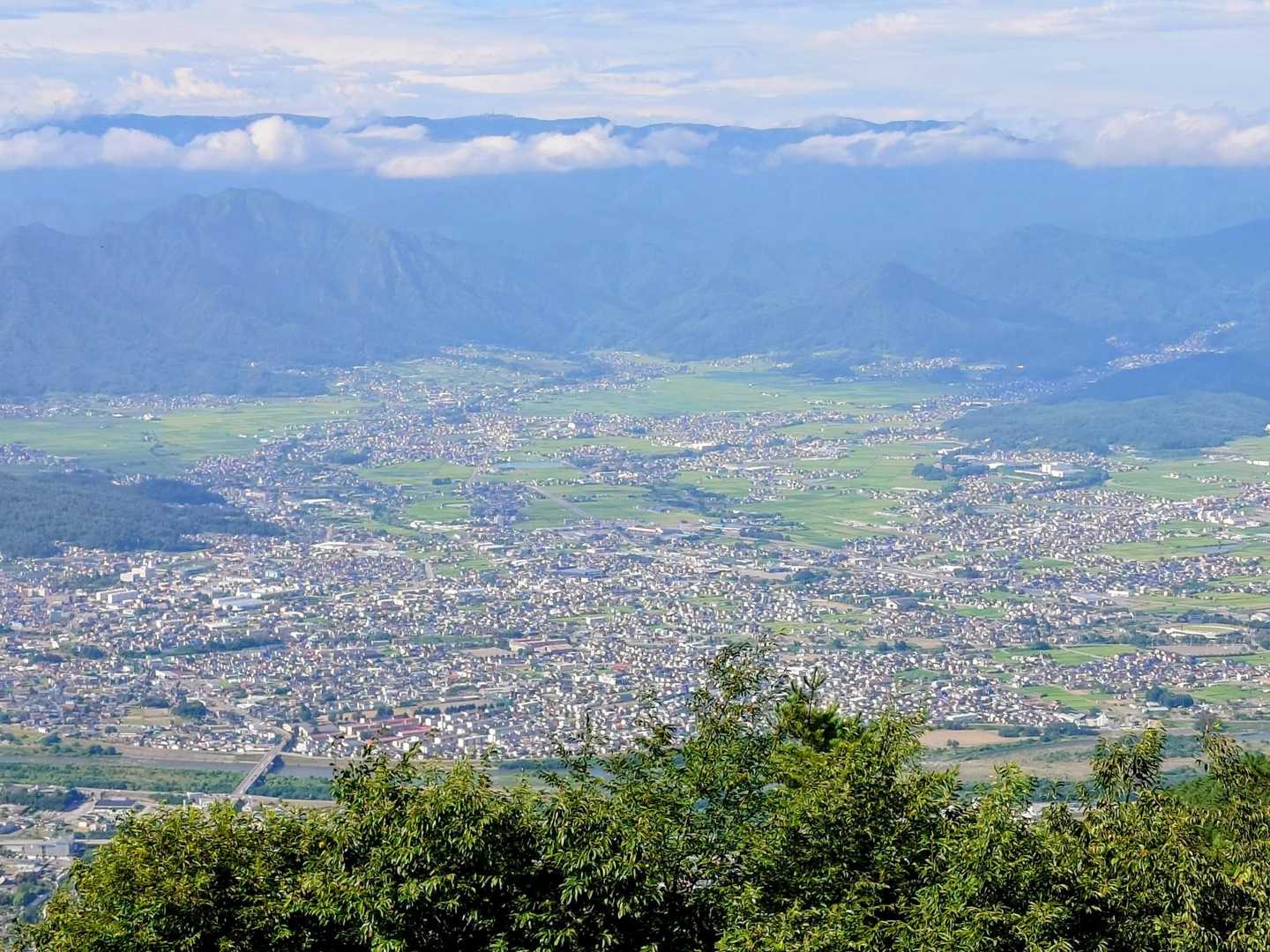 麓の上田市。