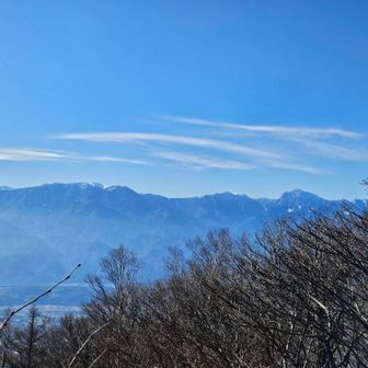 金ヶ岳から南アルプス✨

横尾山では雲が多めでしたが
予報通りで晴れて良かった❗