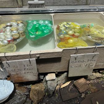 飲料水もたくさんあるのでココで補充できますし、飲み物売ってます