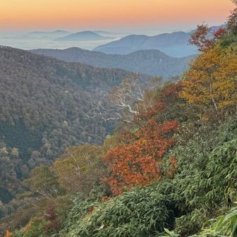 雲海の上に顔を出しているのは、荒島や経ヶ岳だろうか。
