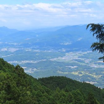 飛鳥方面。
お～っ、金剛山から世界遺産が見えるんや！