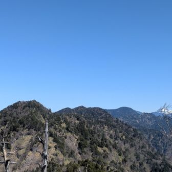 中袈裟丸山〜皇海山方面が並んで綺麗に見えます