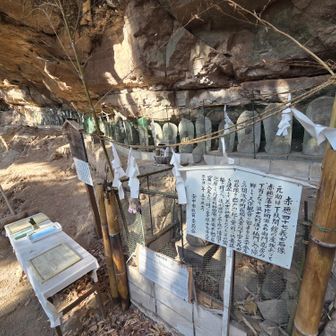 沢山の石仏が一列に並んでいるのは圧巻です。