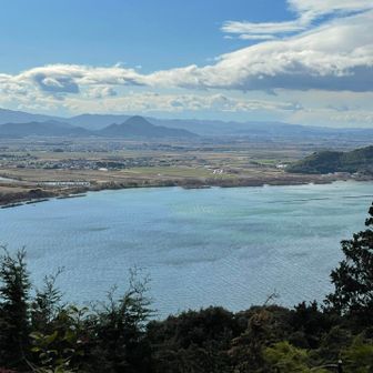 長命寺境内からの三上山