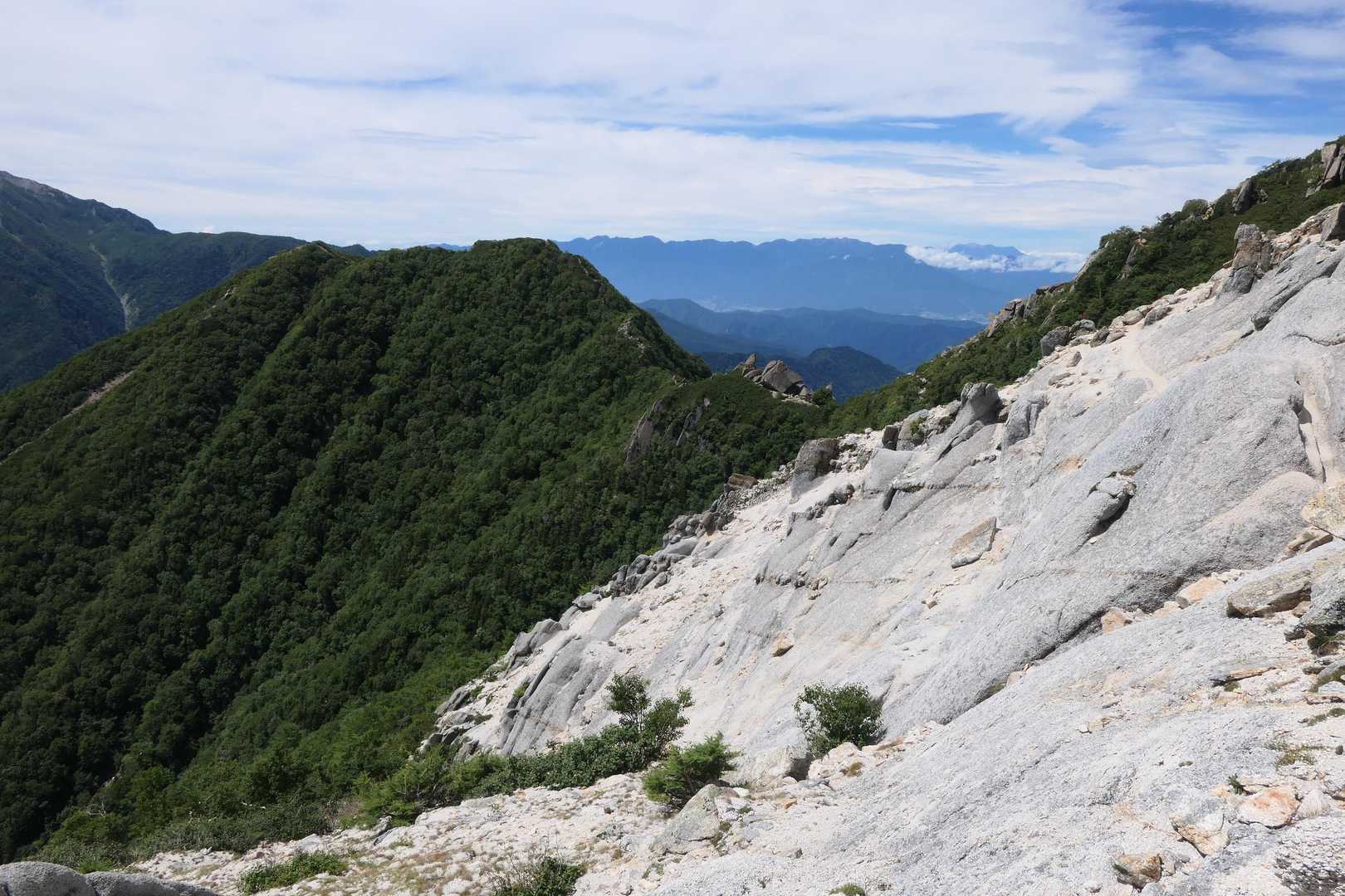 下山途中からの駒津峰
