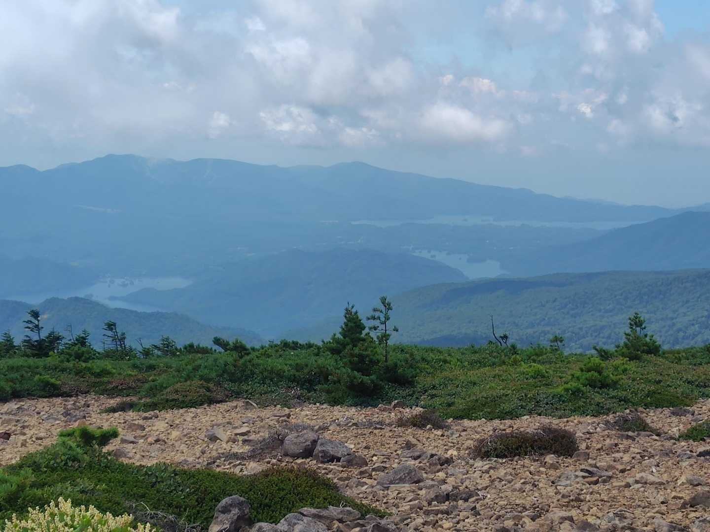 裏磐梯の湖も見えます