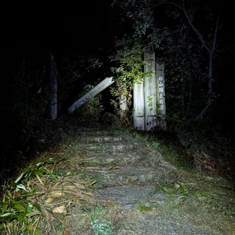 登山口。
本日開通の登山道、
なんだか不穏な予感。　

(この時点では、長く通行止めだったし荒れてるのでは…なんて不安に思ってました。←杞憂でした)