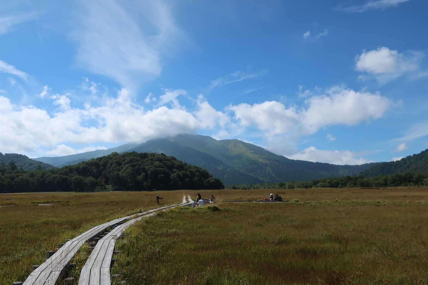 振り返ると、至仏は雲が出てきていた。