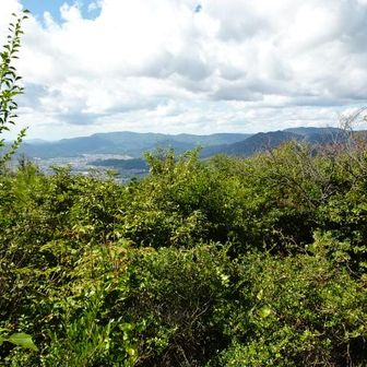 玖珂盆地と烏帽子岳、蓮華山