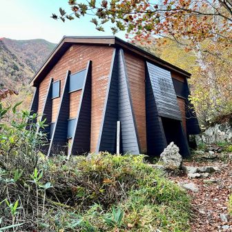 最初の小屋です