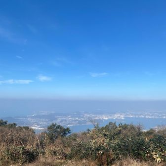 山頂からの景色！
なんか空気が汚い😂