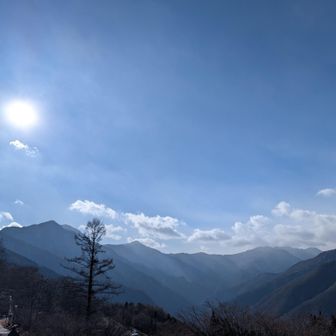 雲取山方面。
このあと天候は悪化し、辺り一帯は雲に覆われた模様です。