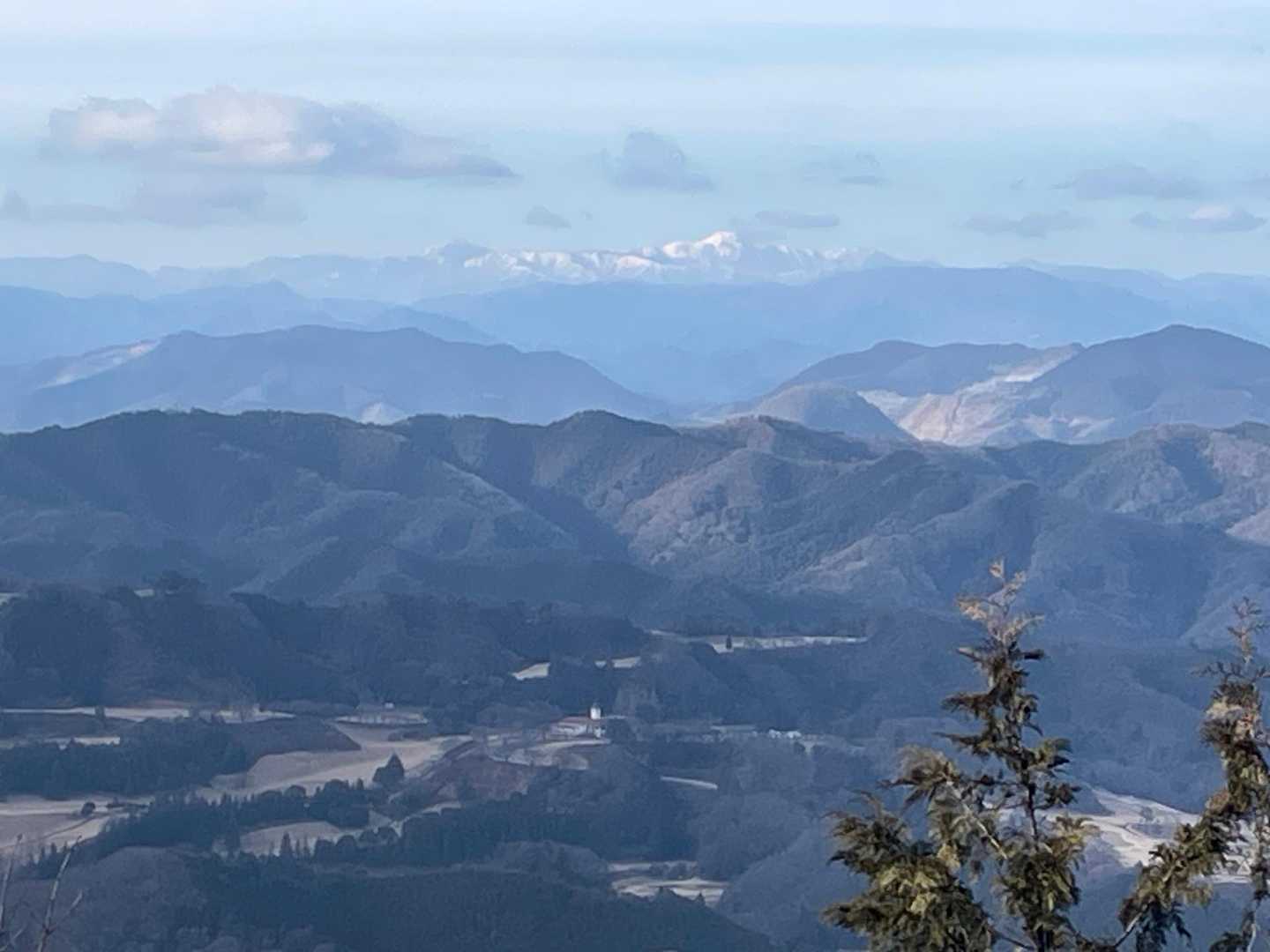 晃石山頂より