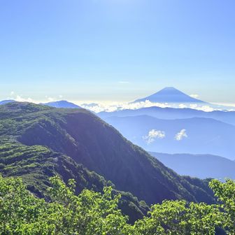 光岳からの下山途中