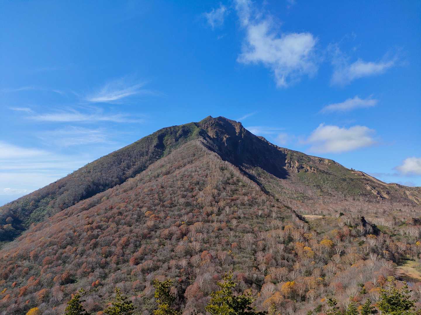 雲もすっきりと晴れて綺麗な磐梯山。