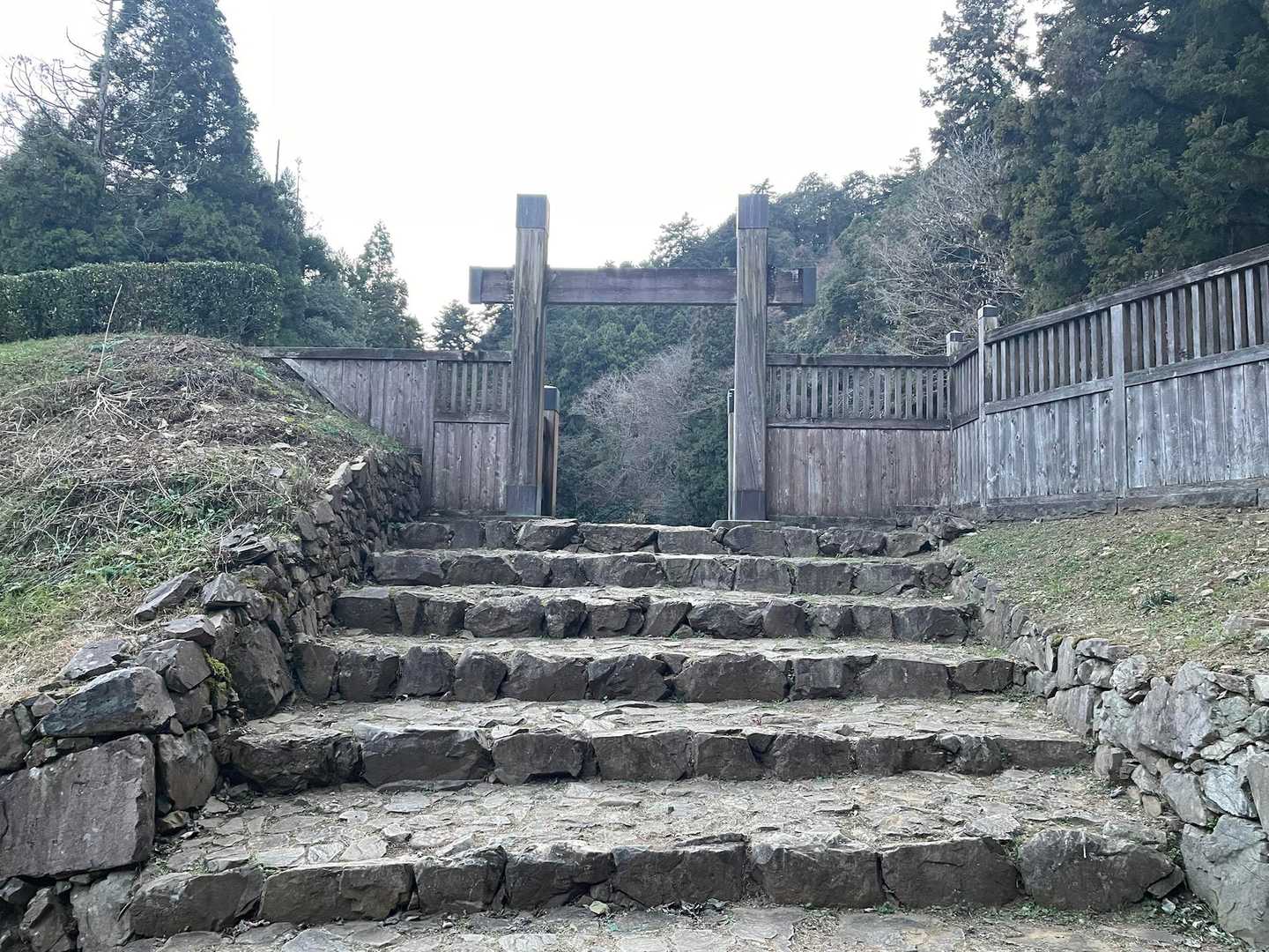 天守閣跡-北高尾富士見台 往復コースの写真