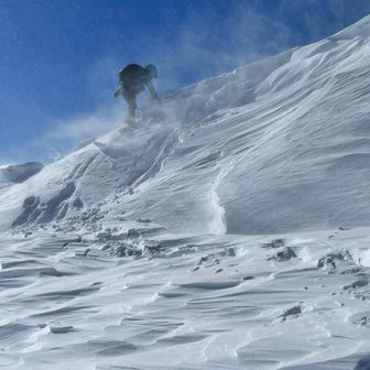 いよいよ風の踊る山頂へ