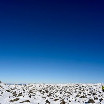 山頂広いが
空も広い。
たまらない空間。
