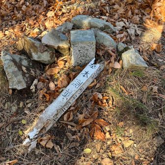 頂上と勘違いした赤平の三角点